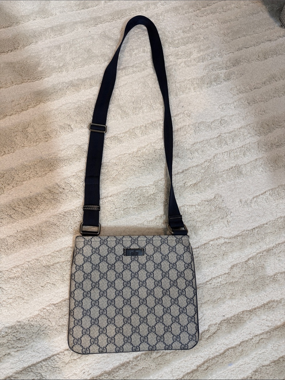 Gucci Beige & Navy GG Supreme Crossbody Bag with Adjustable Navy Strap